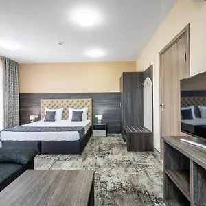 Plaza - Free Parking Otel